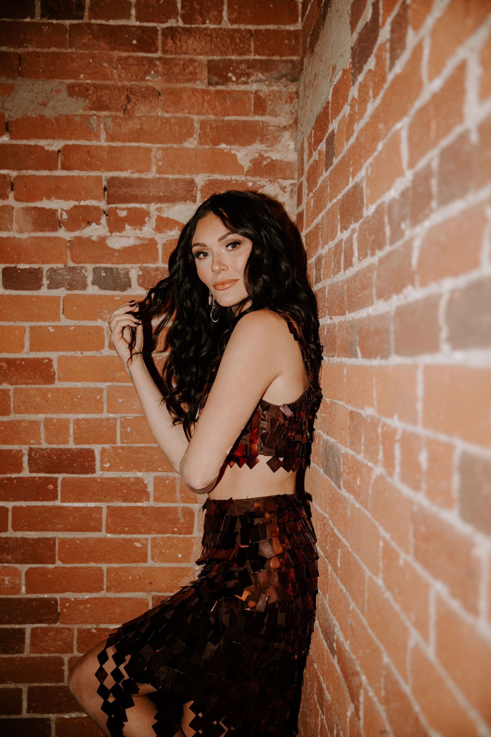 KYLIE MORGAN RELEASES “SCRATCHING THE SURFACE (MAMA’S SONG).”