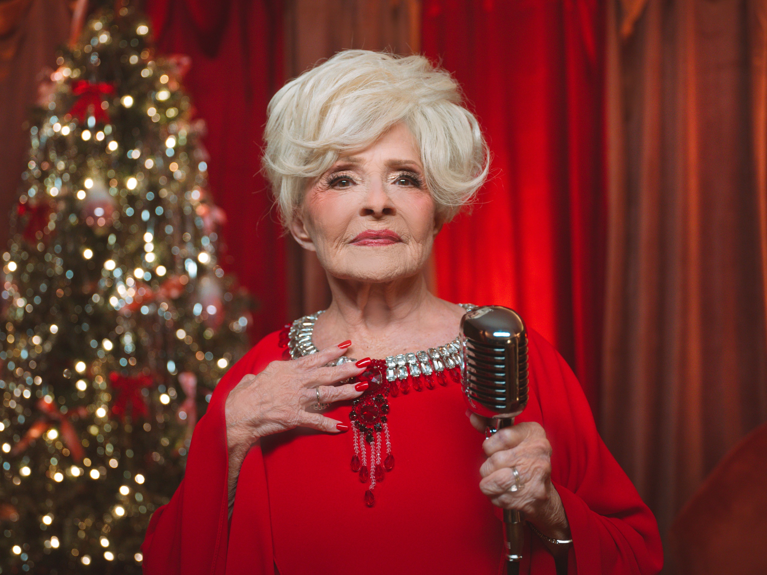BRENDA LEE ACHIEVES HER FIRST SONG TO HIT 1 BILLION STREAMS ON SPOTIFY WITH “ROCKIN’ AROUND THE CHRISTMAS TREE.”