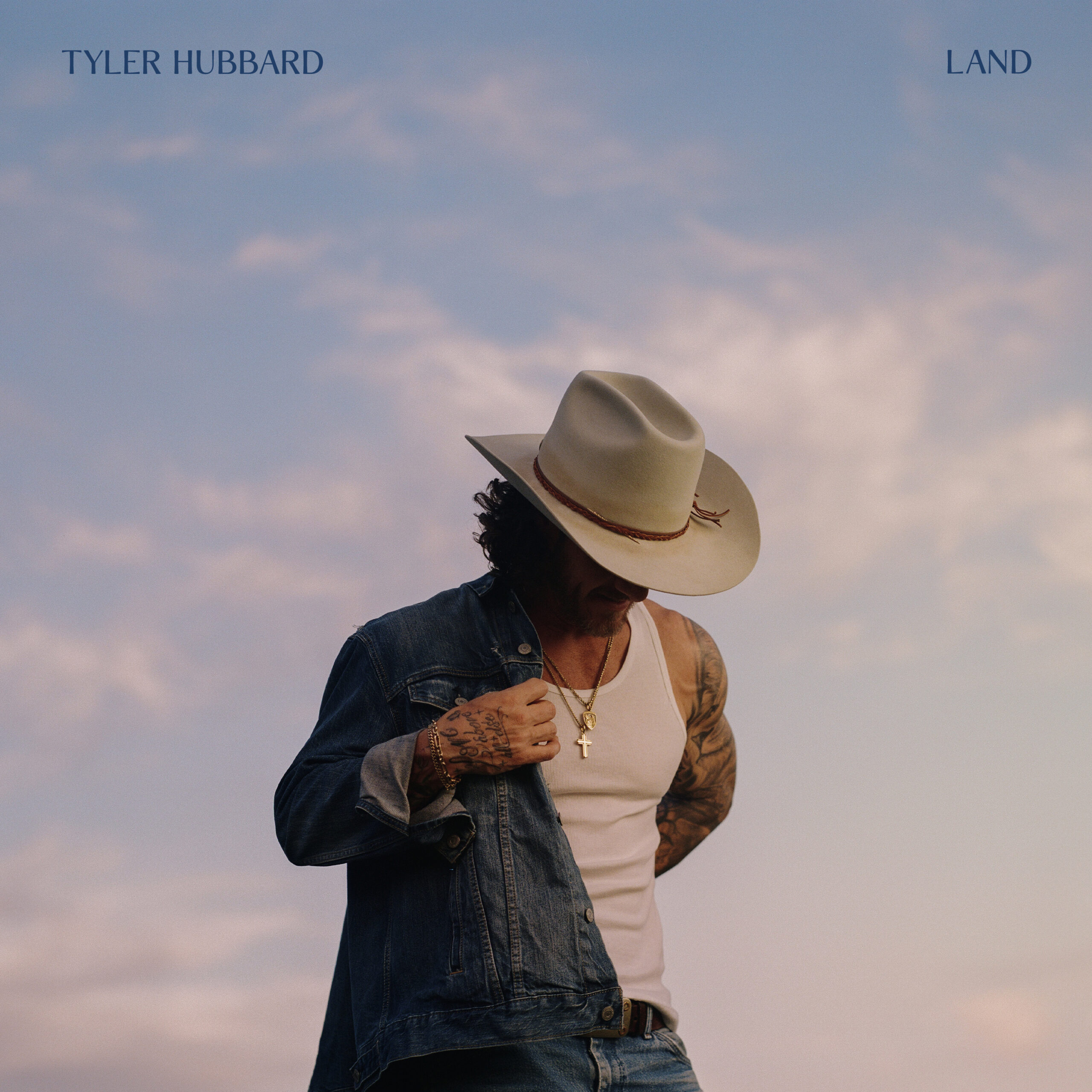 TYLER HUBBARD WORLD PREMIERES NEW SINGLE “LAND” (AUDIO WORK PARTS)